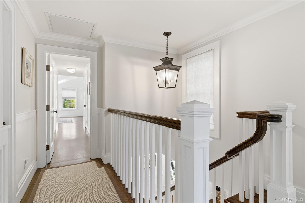 Interior, Pendant Lights, Wood Texture Flooring