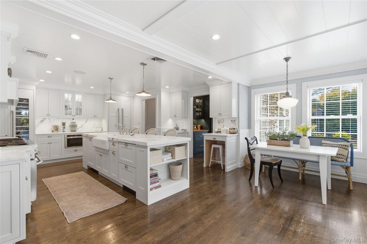 Dining room, Interior, Kitchen, Pendant Lights, Recessed Lighting, Wood Texture Flooring