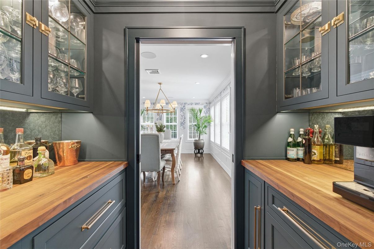 Chandelier, Dining room, Interior, Recessed Lighting, Wood Texture Flooring