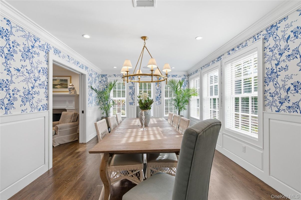 Chandelier, Dining room, Interior, Recessed Lighting, Wood Texture Flooring