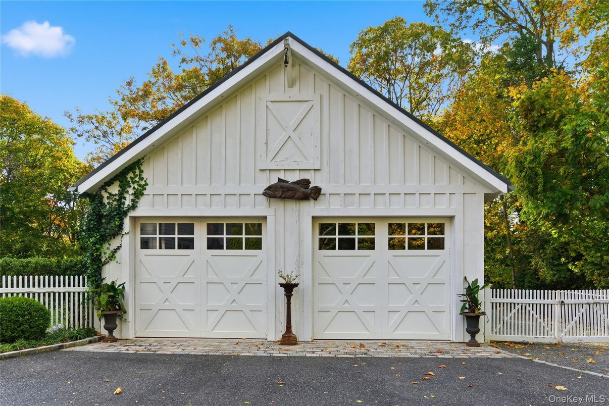 Detached Garage, Exterior