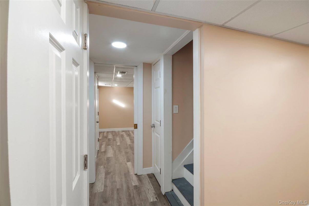 Interior, Recessed Lighting, Wood Texture Flooring