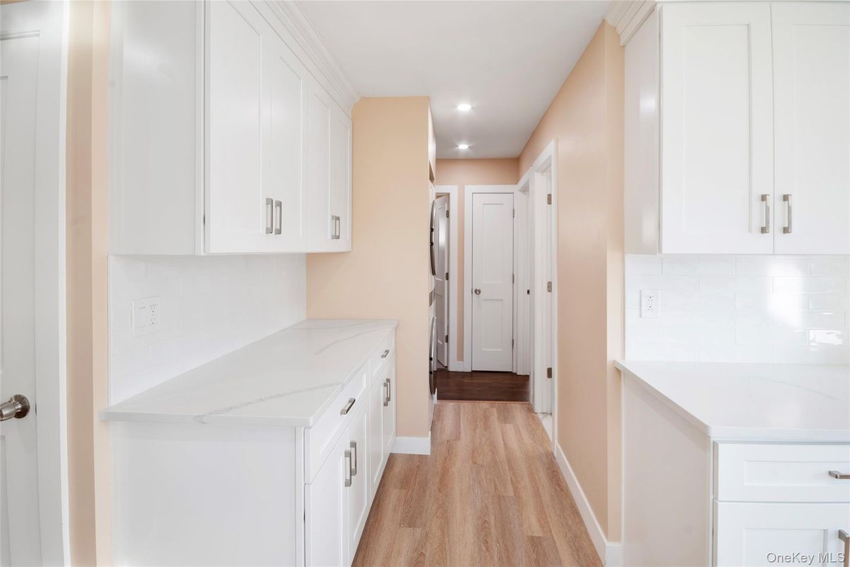 Interior, Kitchen, Recessed Lighting, Washer, Wood Texture Flooring