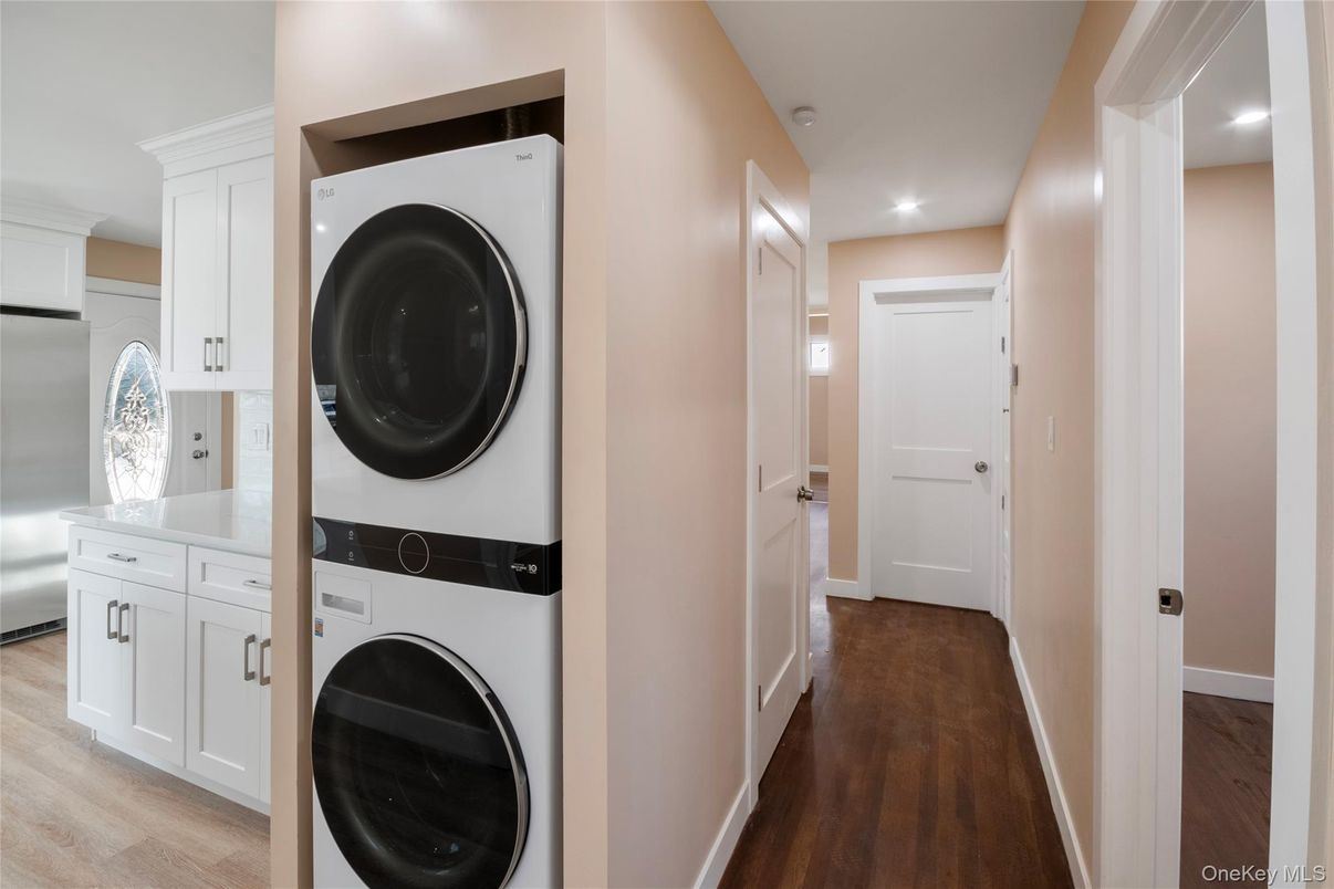 Interior, Recessed Lighting, Utility Closets, Washer, Wood Texture Flooring
