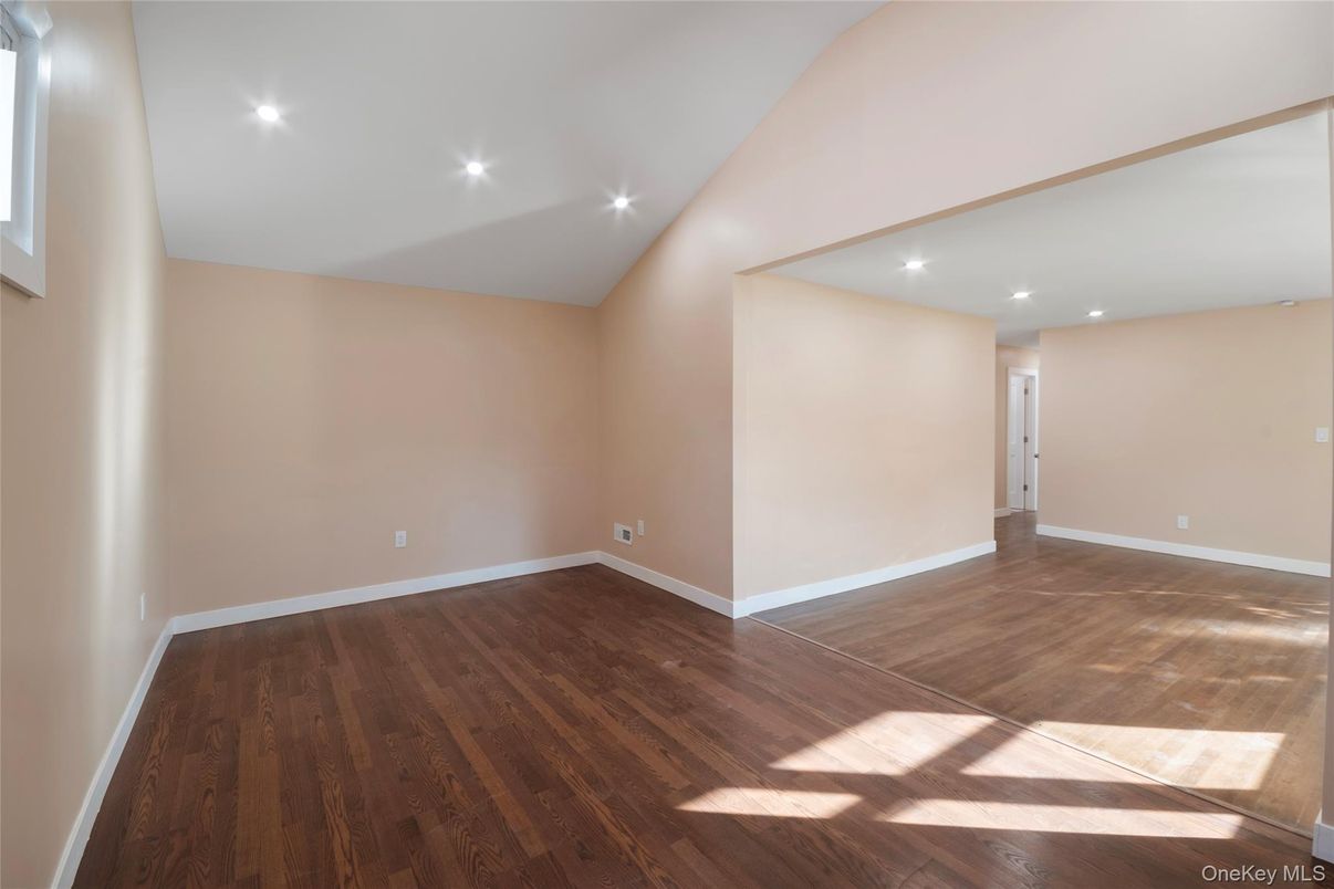 Empty room, Interior, Recessed Lighting, Wood Texture Flooring
