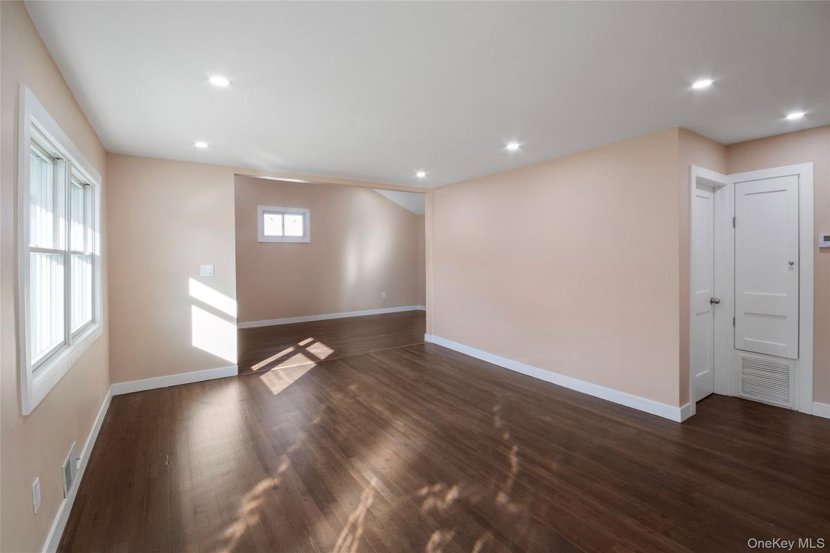 Empty room, Interior, Recessed Lighting, Wood Texture Flooring