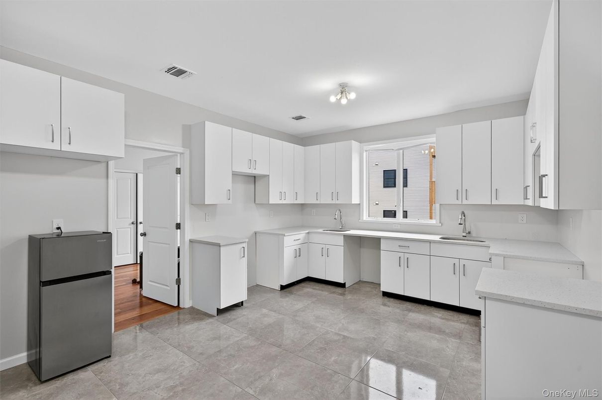 Interior, Kitchen, Washer, Wood Texture Flooring