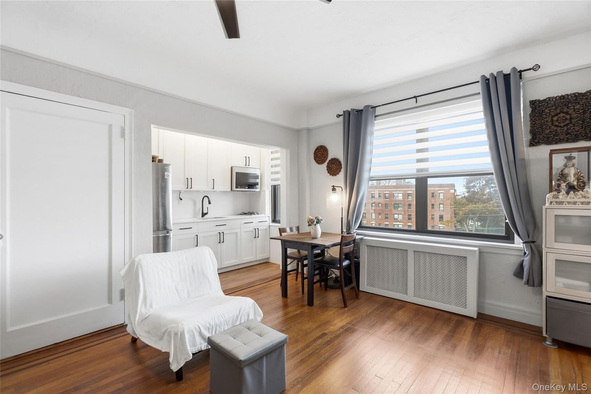 Dining room, Interior, Kitchen, Stainless Steel Appliances, Wood Texture Flooring