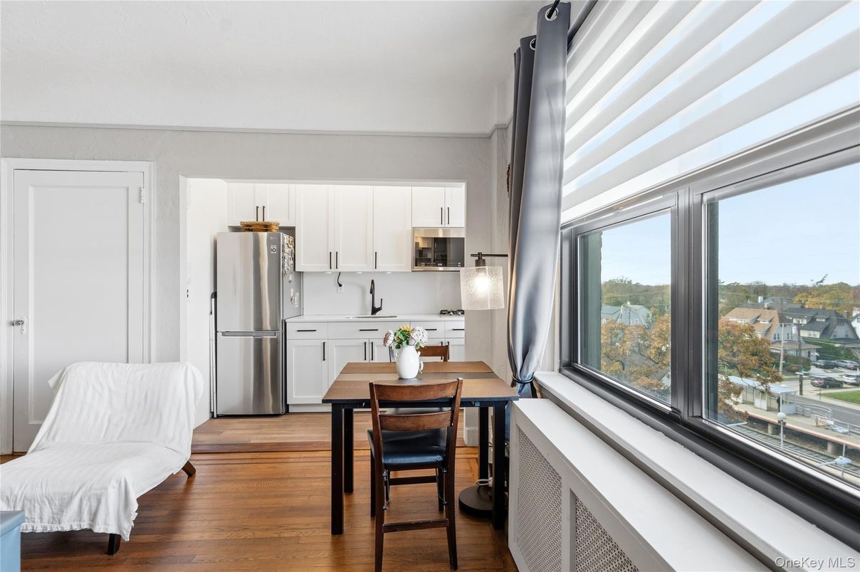Dining room, Interior, Kitchen, Stainless Steel Appliances, Wood Texture Flooring