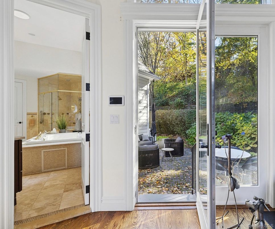 Bathroom, Interior, Recessed Lighting, Wood Texture Flooring
