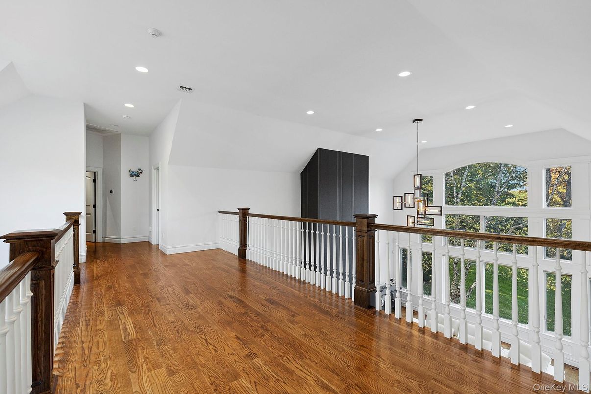 Interior, Pendant Lights, Recessed Lighting, Wood Texture Flooring