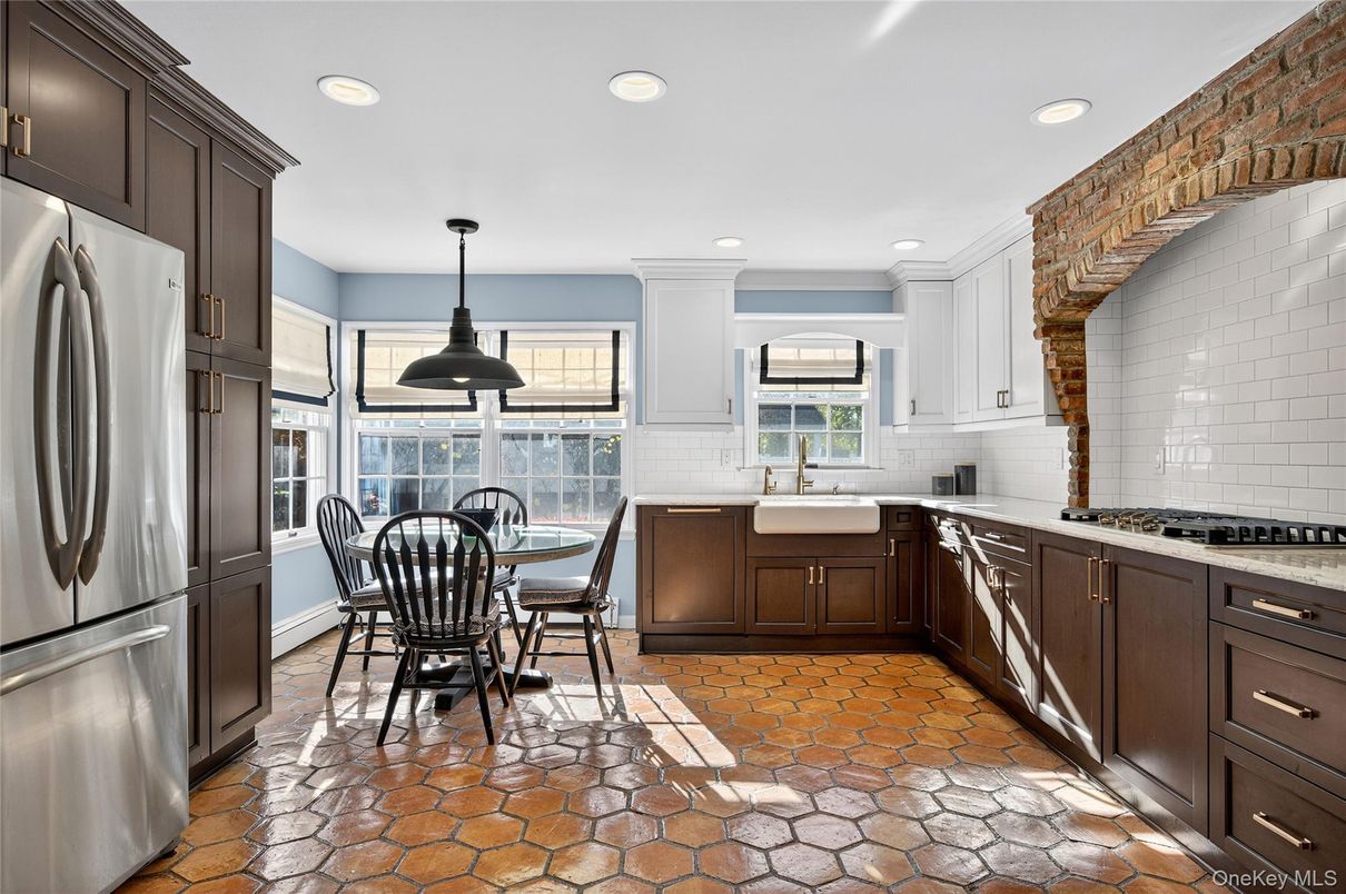 Dining room, Interior, Kitchen, Pendant Lights, Recessed Lighting, Stainless Steel Appliances