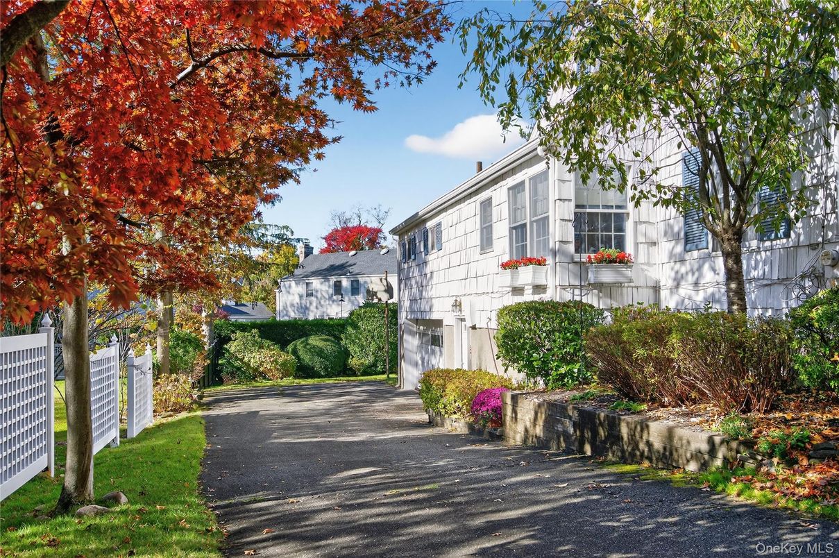 Exterior, Facade, None