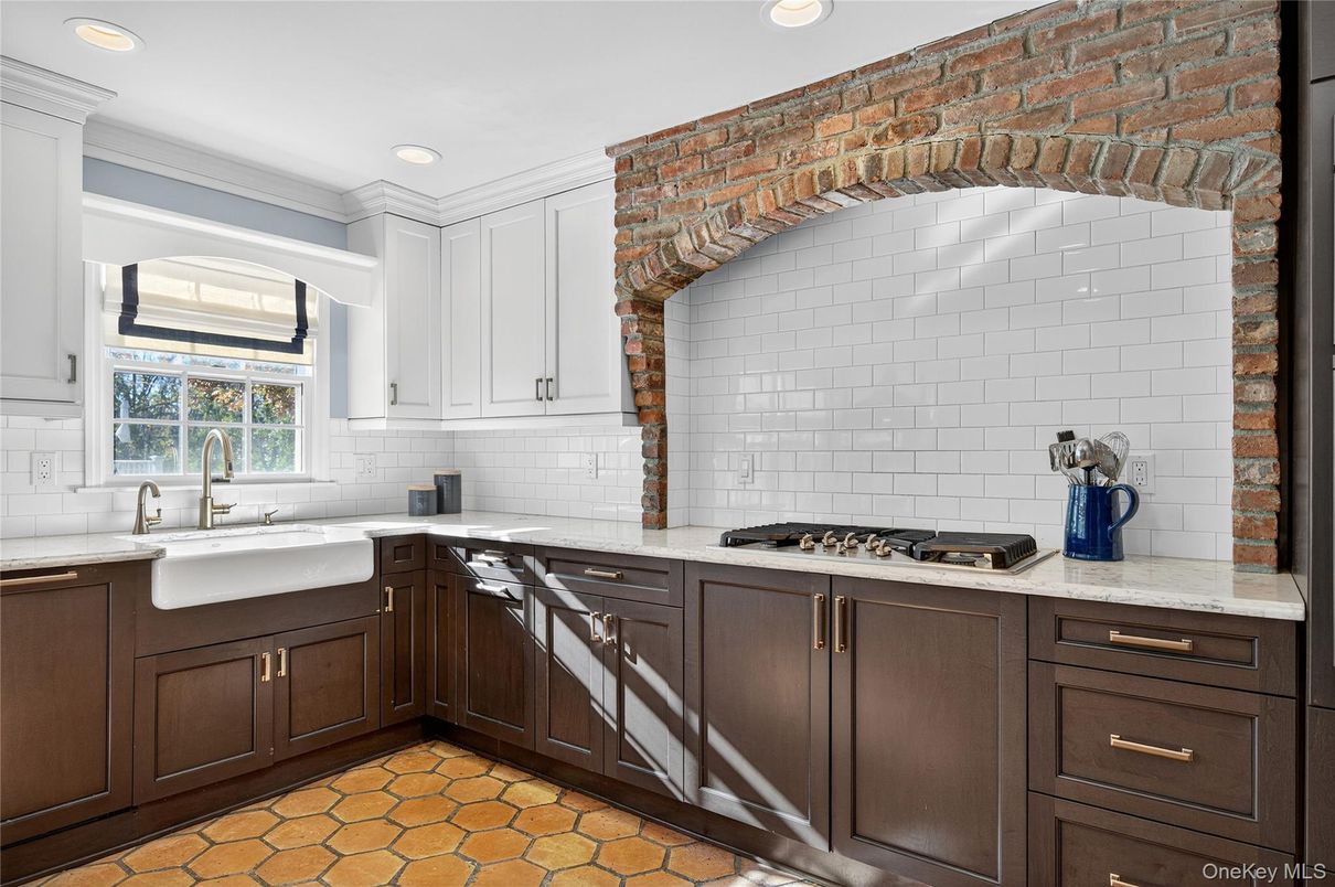Interior, Kitchen, Recessed Lighting, Stone Walls