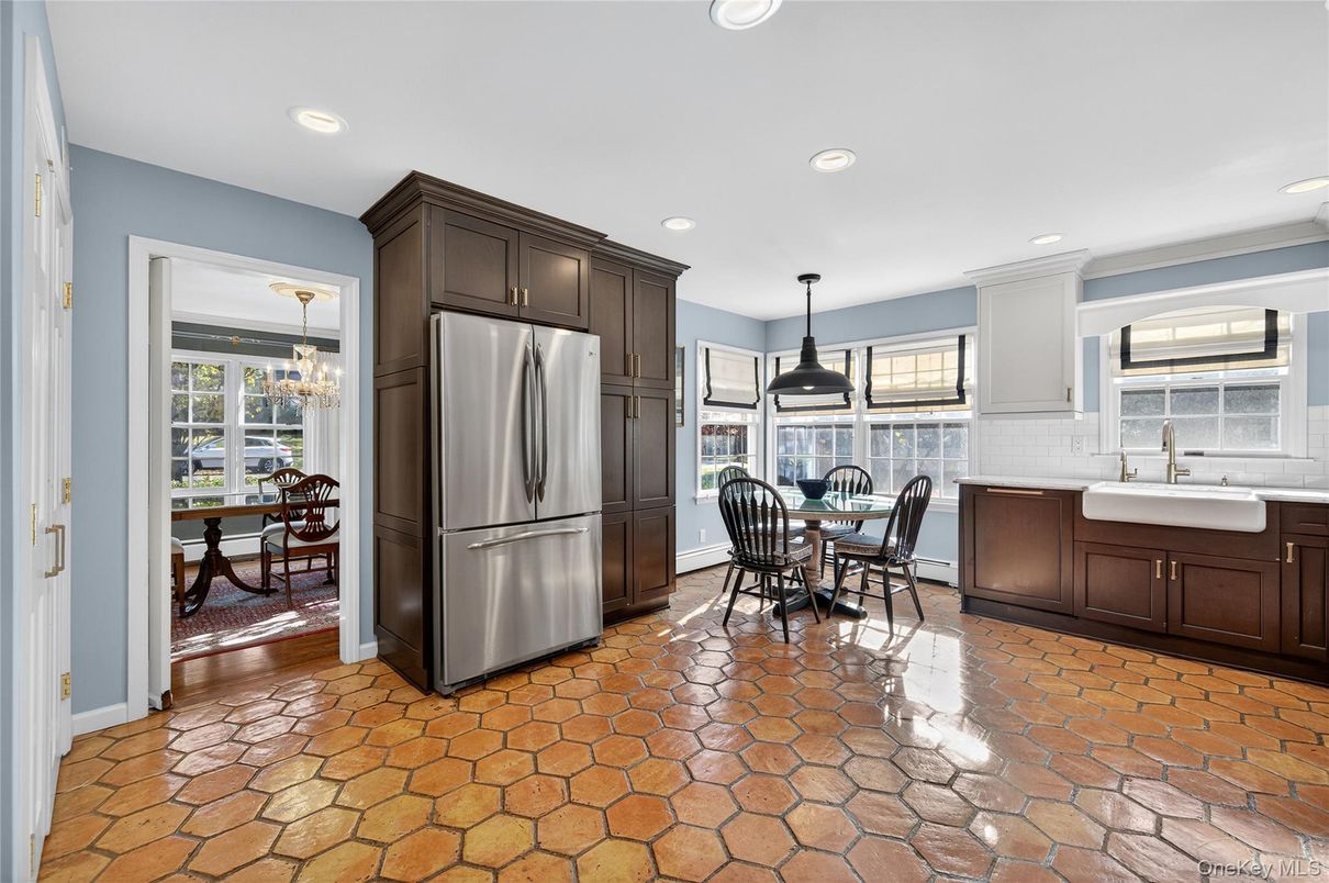 Chandelier, Dining room, Interior, Kitchen, Pendant Lights, Recessed Lighting, Stainless Steel Appliances