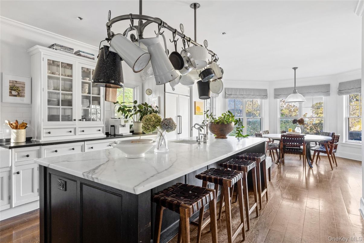 Dining room, Interior, Kitchen, Pendant Lights, Recessed Lighting, Wood Texture Flooring