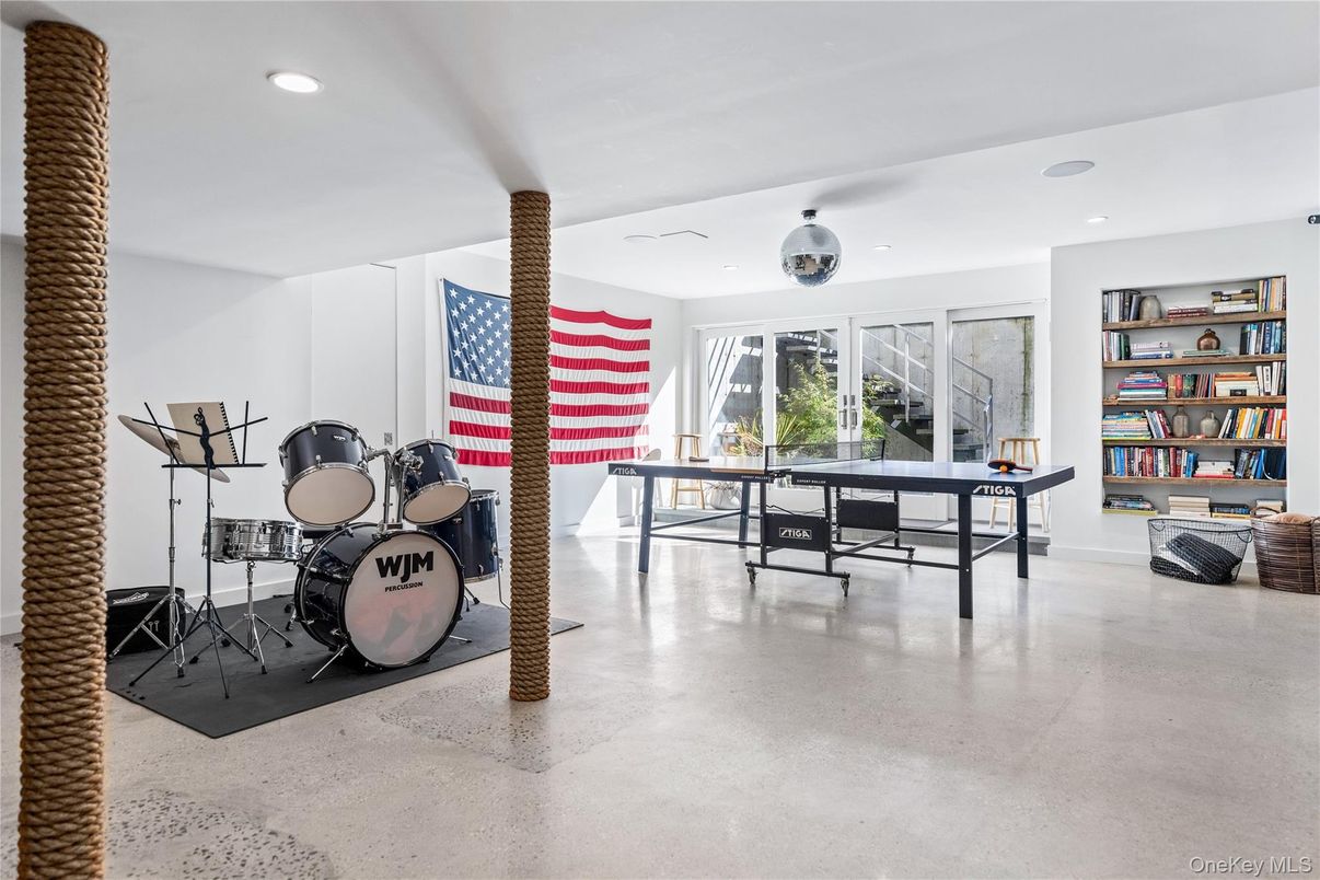 Fitness Equipment, Game Room, Interior, Recessed Lighting