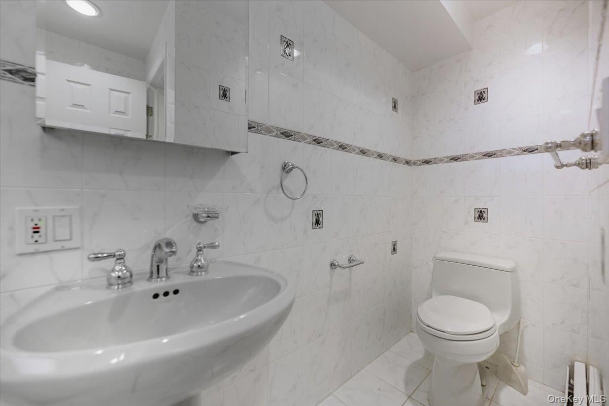 Bathroom, Interior, Marble Walls, Recessed Lighting