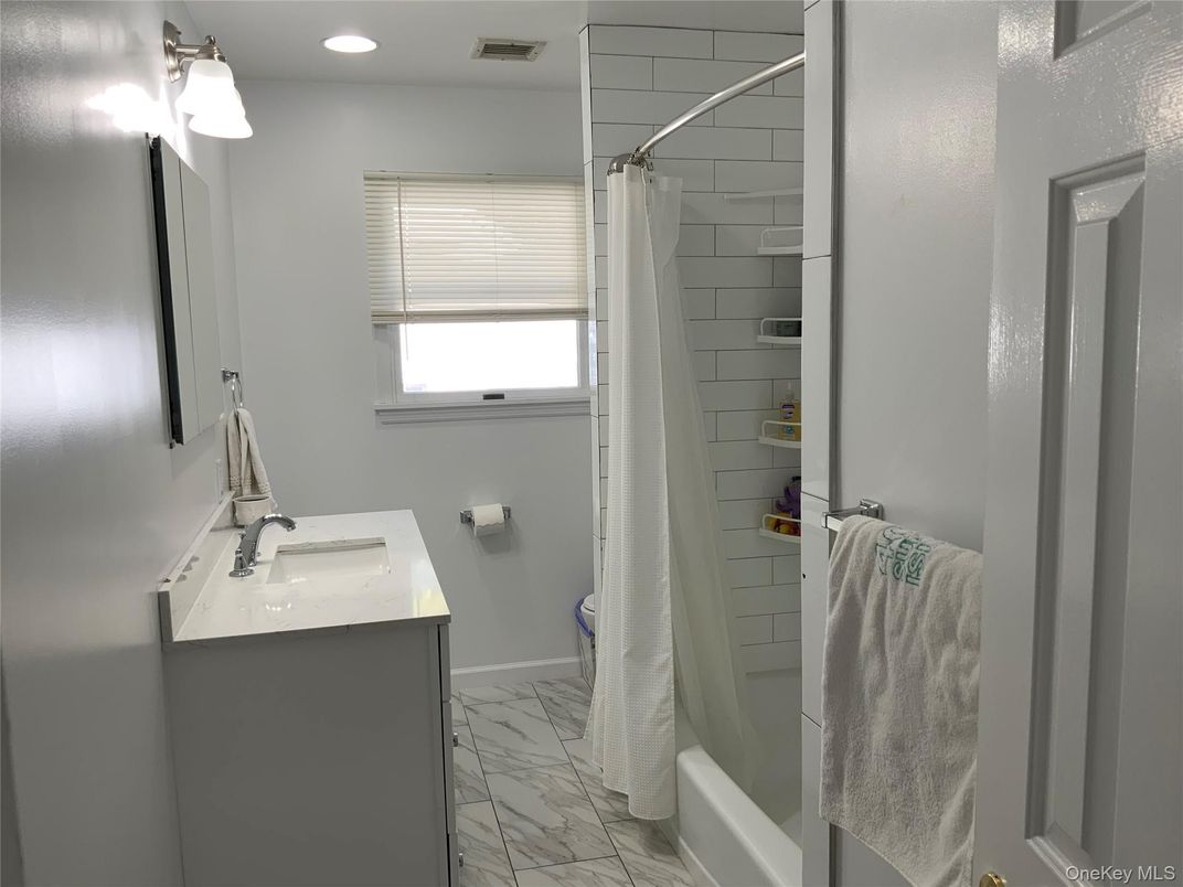 Bathroom, Interior, Marble, Recessed Lighting