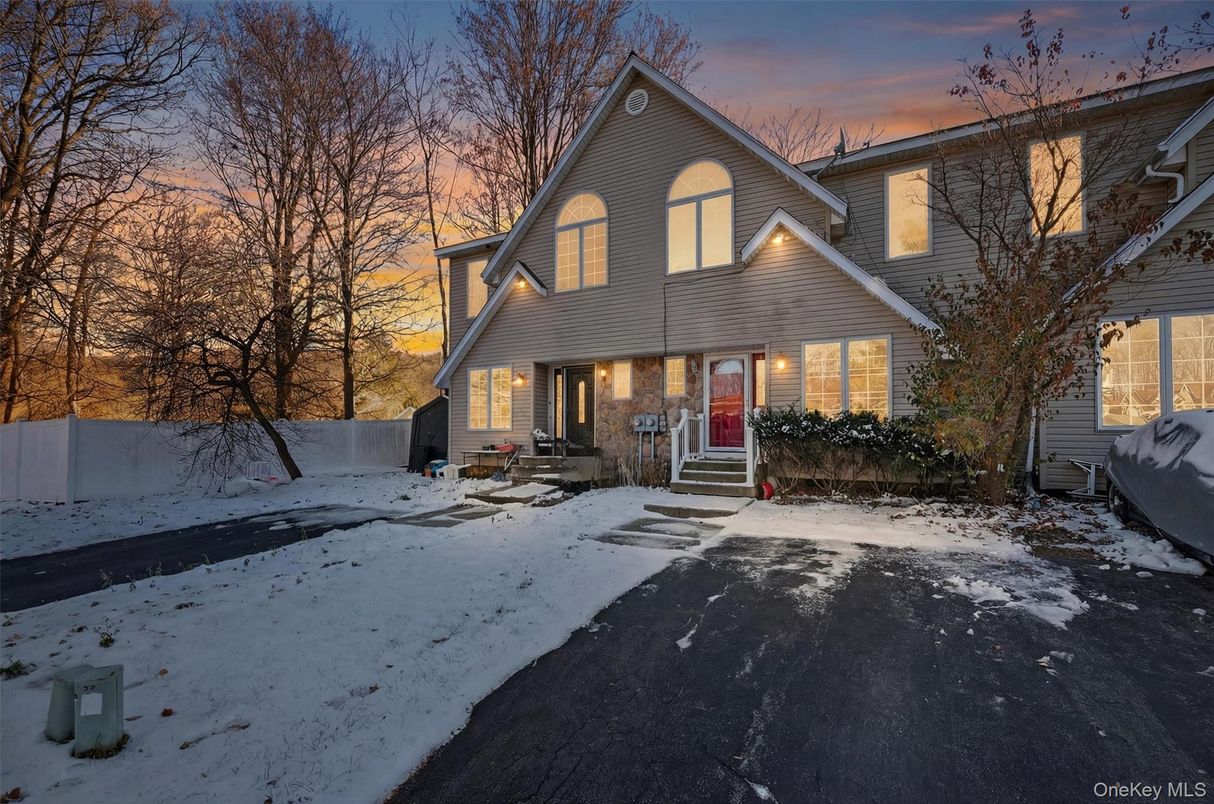 Exterior, Facade, Queen Anne Victorian