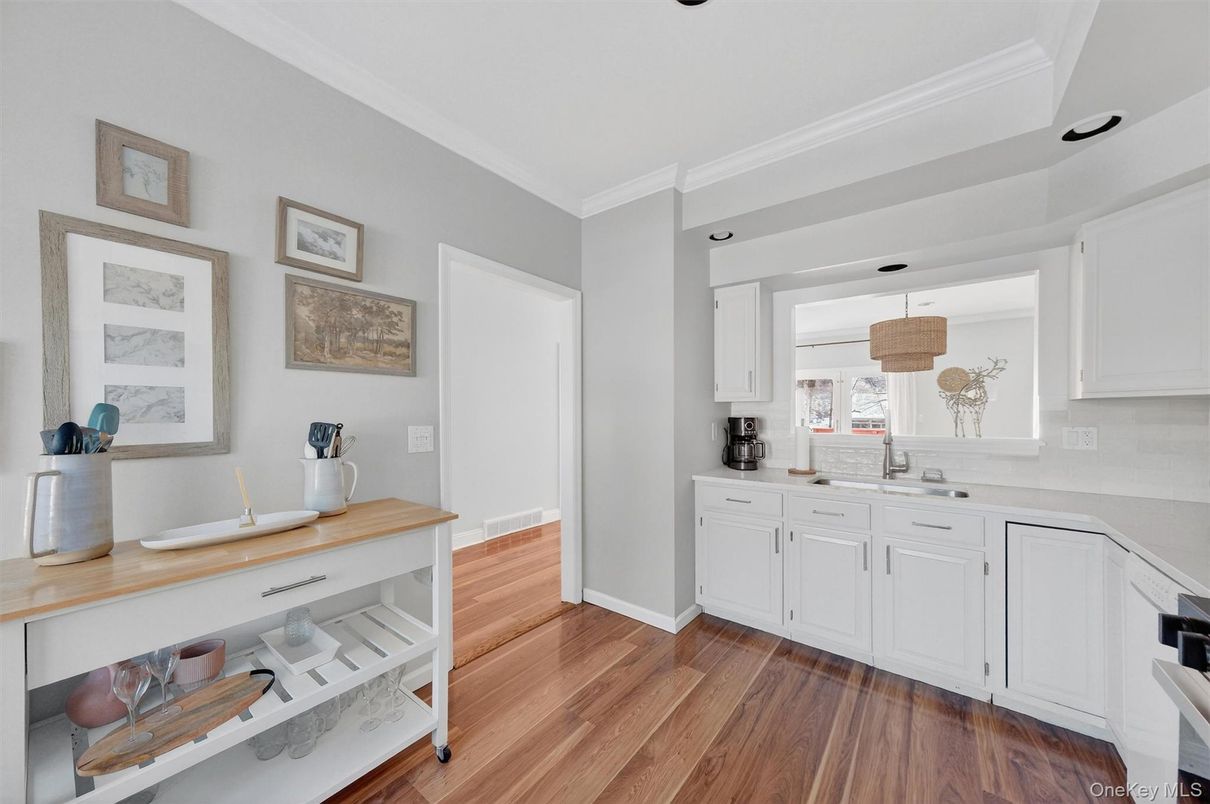 Interior, Kitchen, Pendant Lights, Wood Texture Flooring
