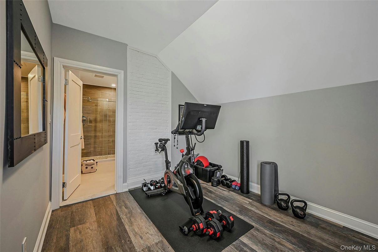 Fitness Equipment, Interior, Recessed Lighting, Wood Texture Flooring