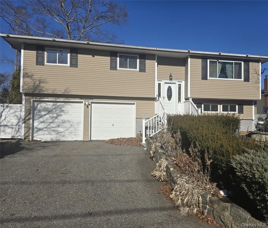 Attached, Exterior, Facade, Raised Ranch