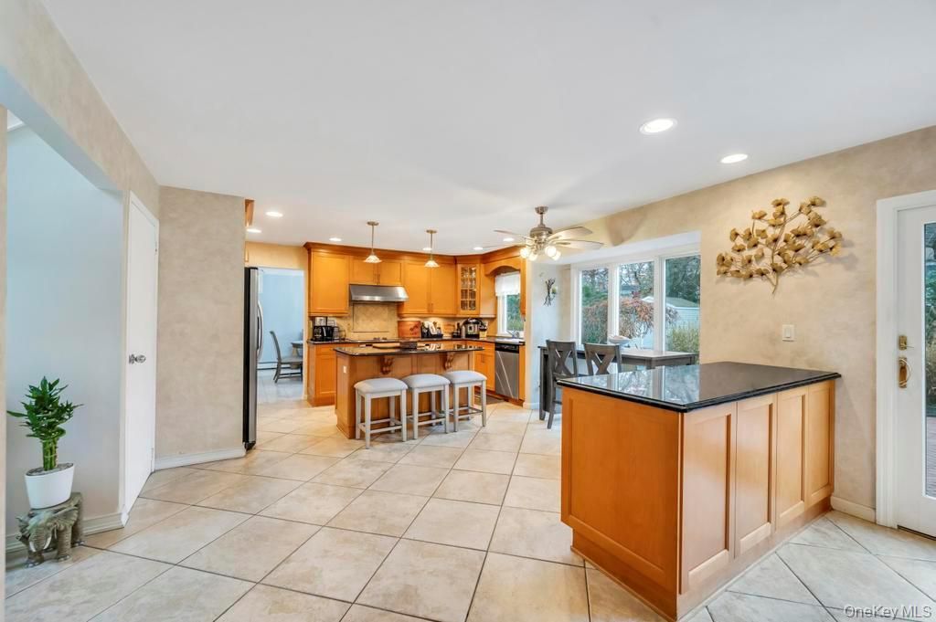 Dining room, Interior, Kitchen, Pendant Lights, Recessed Lighting, Stainless Steel Appliances