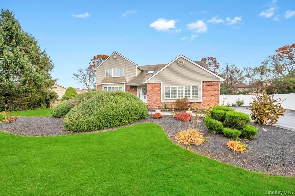 Backyard, Exterior, Facade, Brick Facade, Brick Traditional