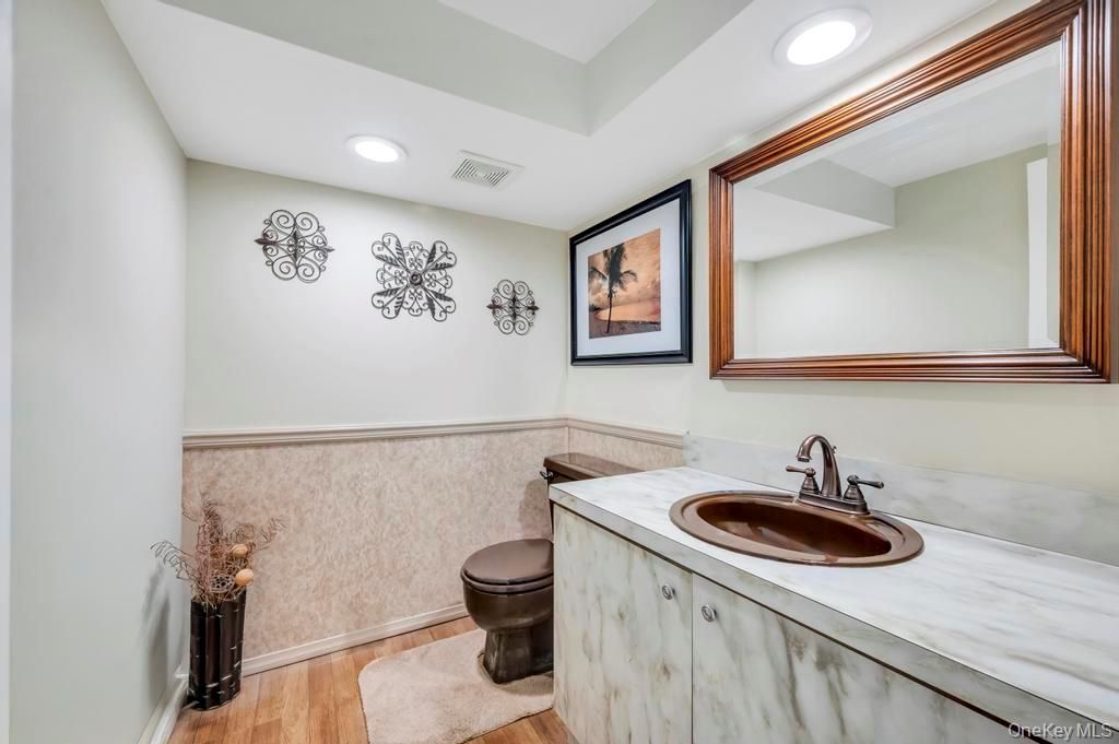 Bathroom, Interior, Recessed Lighting, Wood Texture Flooring