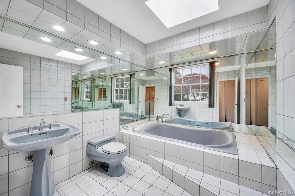 Bathroom, Interior, Recessed Lighting