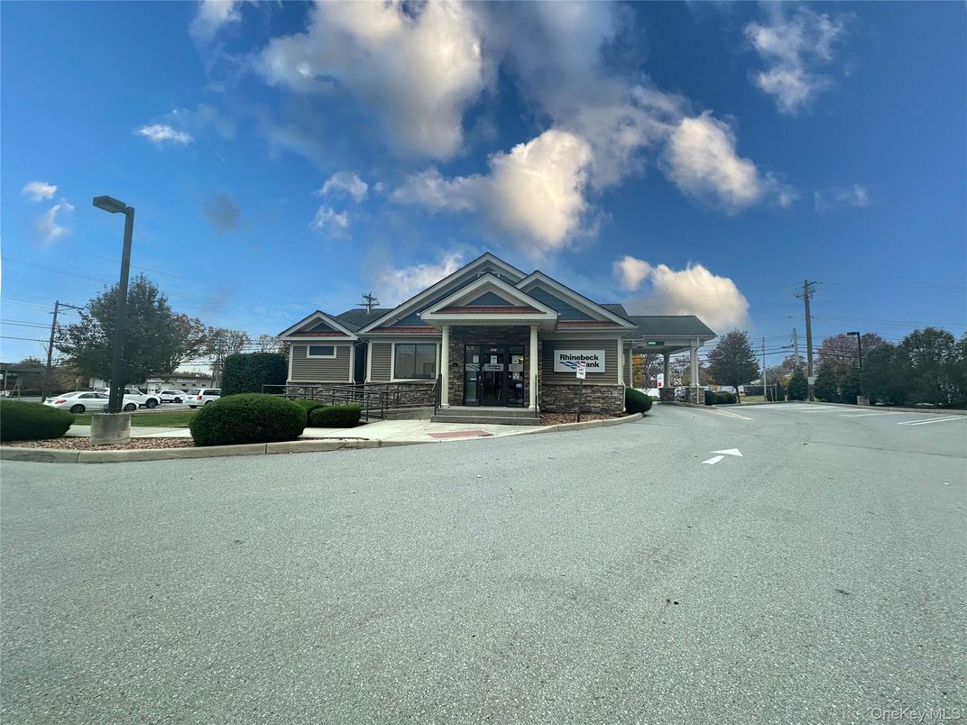 Exterior, Facade, Log Home
