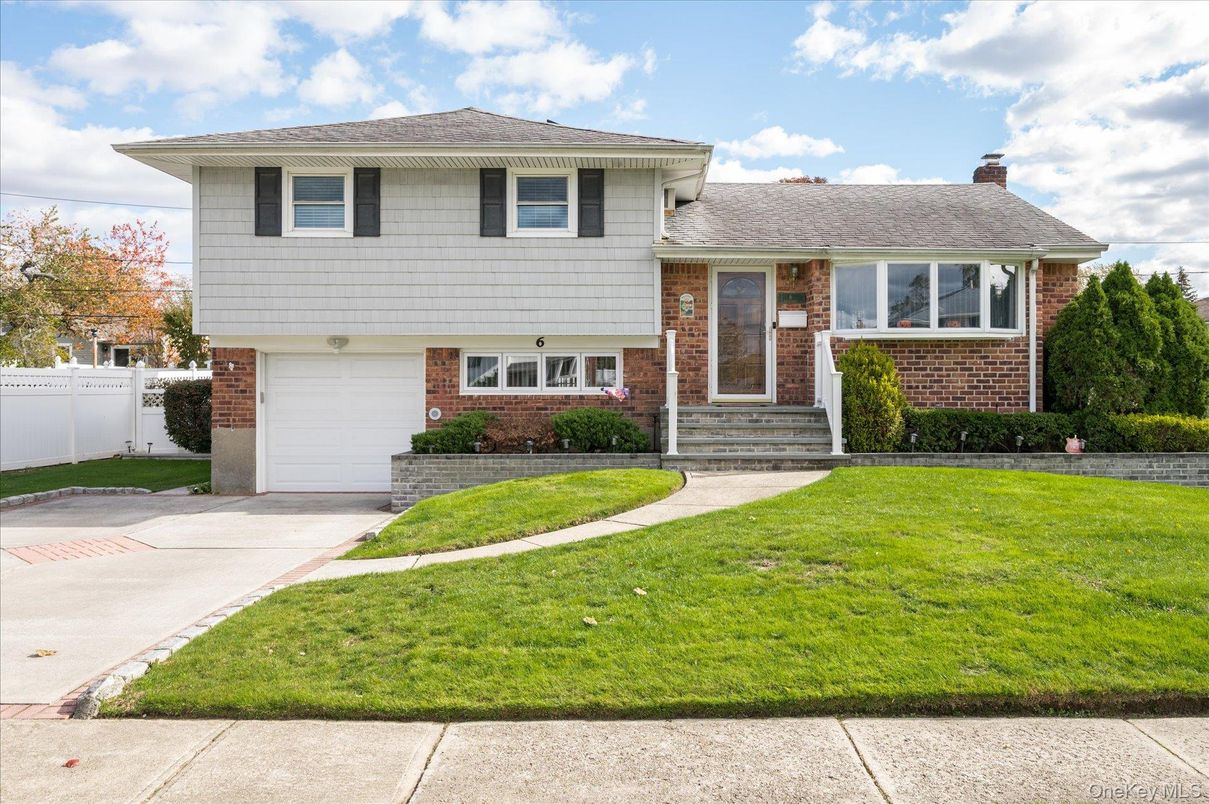 Attached, Exterior, Facade, Brick Facade, Split Level