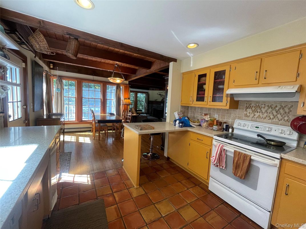 Dining room, Interior, Kitchen, Pendant Lights, Recessed Lighting, Wooden Beams, Wooden Ceilings