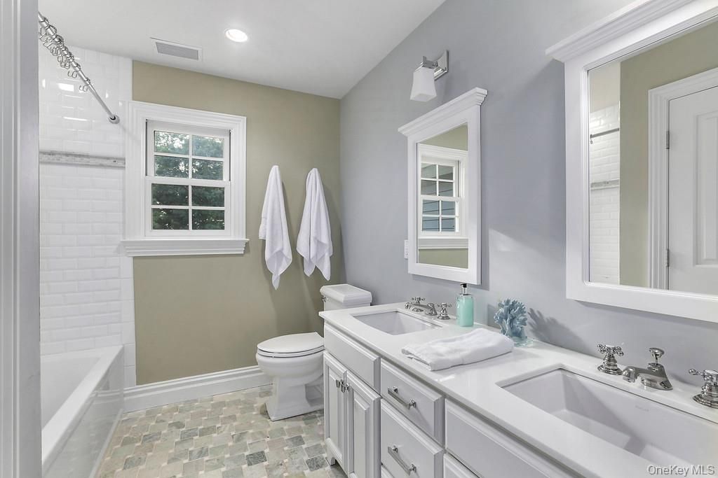 Bathroom, Dual Sink Vanities, Interior, Recessed Lighting