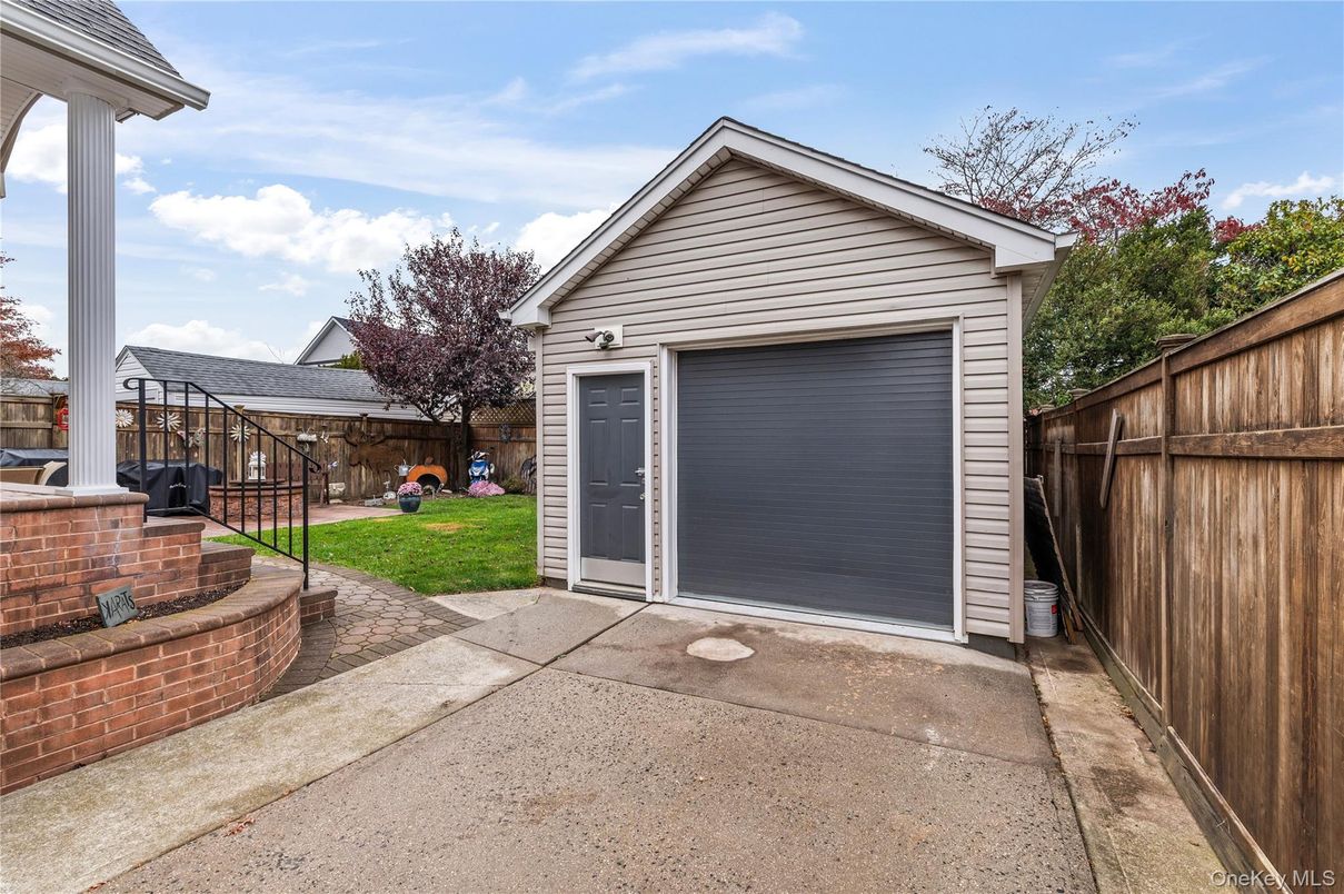 Detached Garage, Exterior