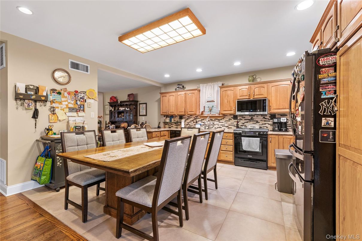 Dining room, Interior, Kitchen, Recessed Lighting