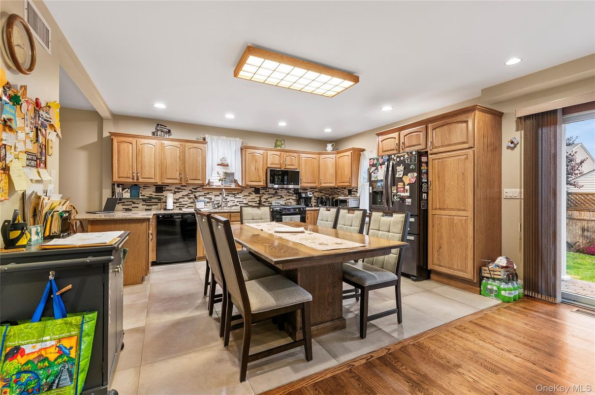 Dining room, Interior, Kitchen, Recessed Lighting, Wood Texture Flooring