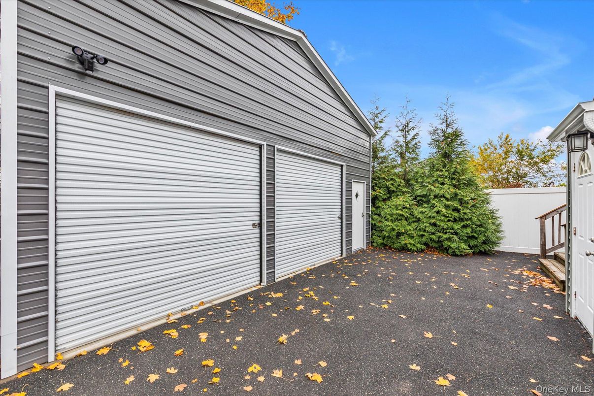 Detached Garage, Exterior