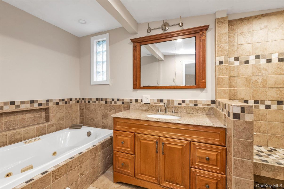 Bathroom, Interior, Recessed Lighting