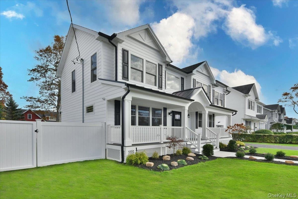 Exterior, Facade, Farmhouse