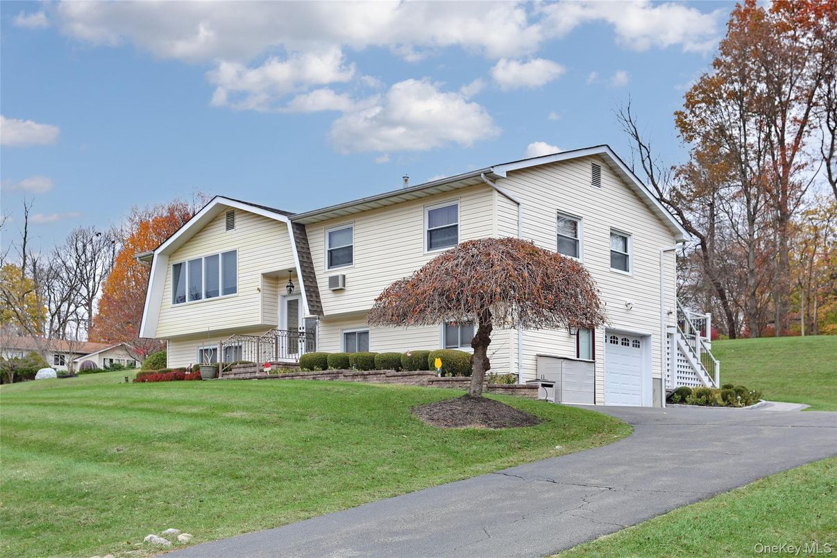 Attached, Exterior, Facade, Raised Ranch