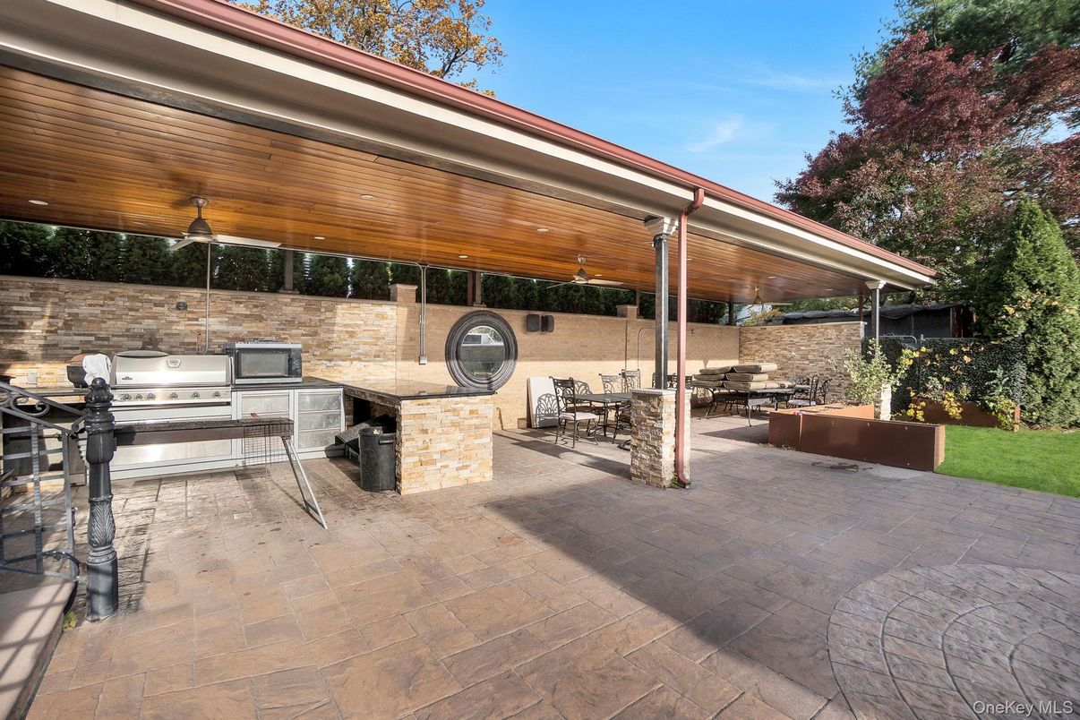 Exterior, Outdoor Kitchen