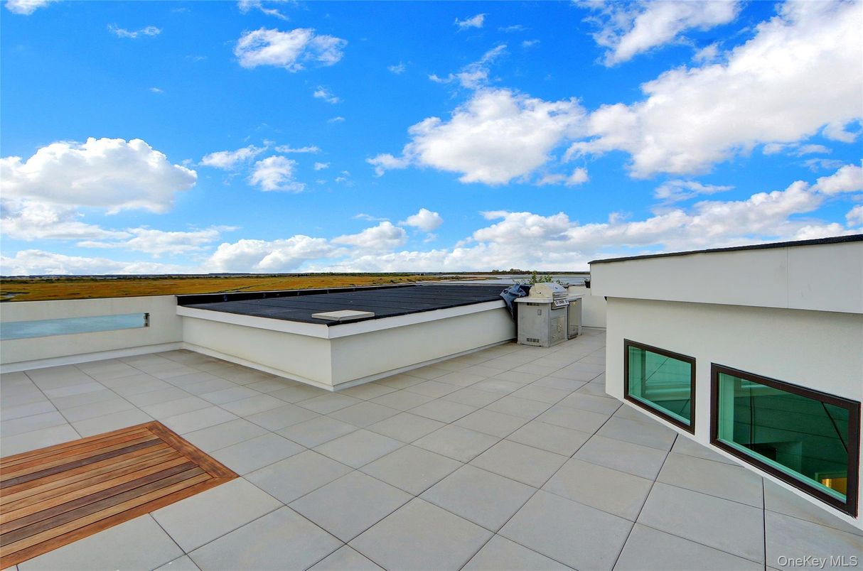 Exterior, Outdoor Kitchen