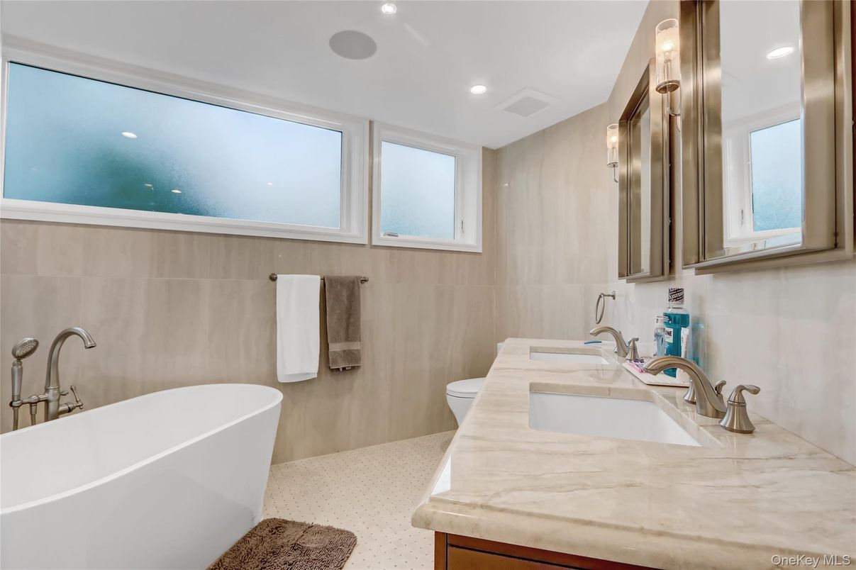 Bathroom, Dual Sink Vanities, Free Standing Baths, Interior, Recessed Lighting