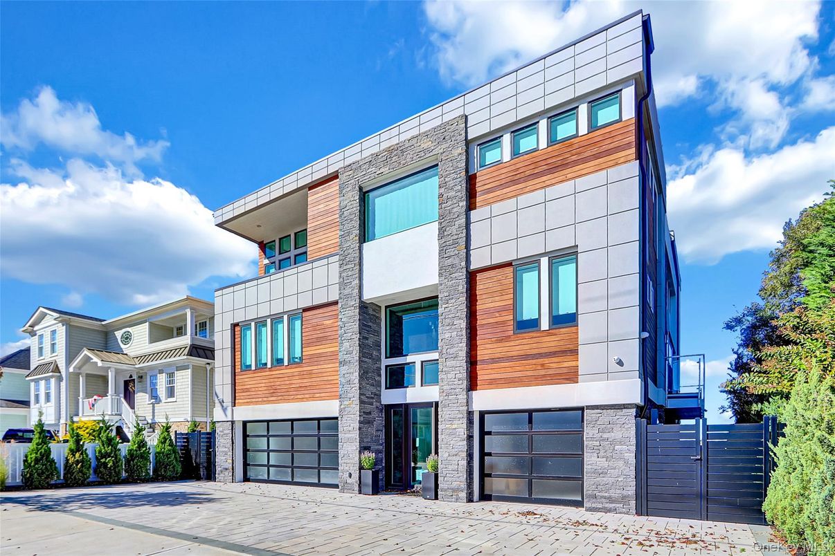 Attached, Exterior, Facade, Brick Facade, Rowhouse