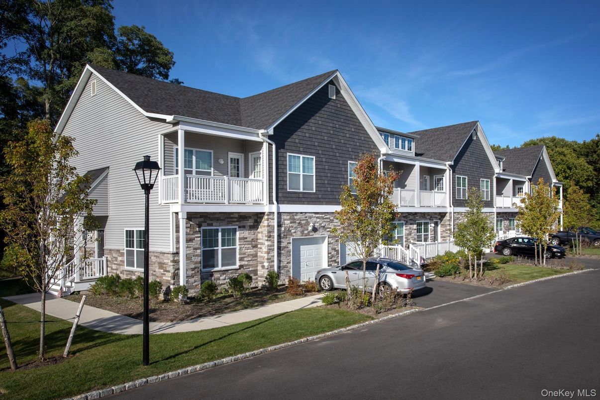 Attached, Exterior, Facade, Farmhouse