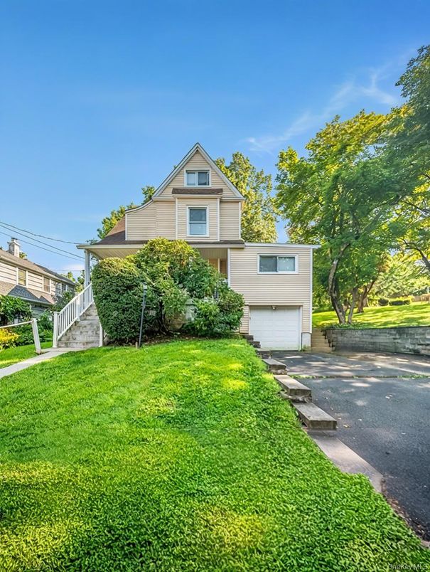 Attached, Exterior, Facade, None