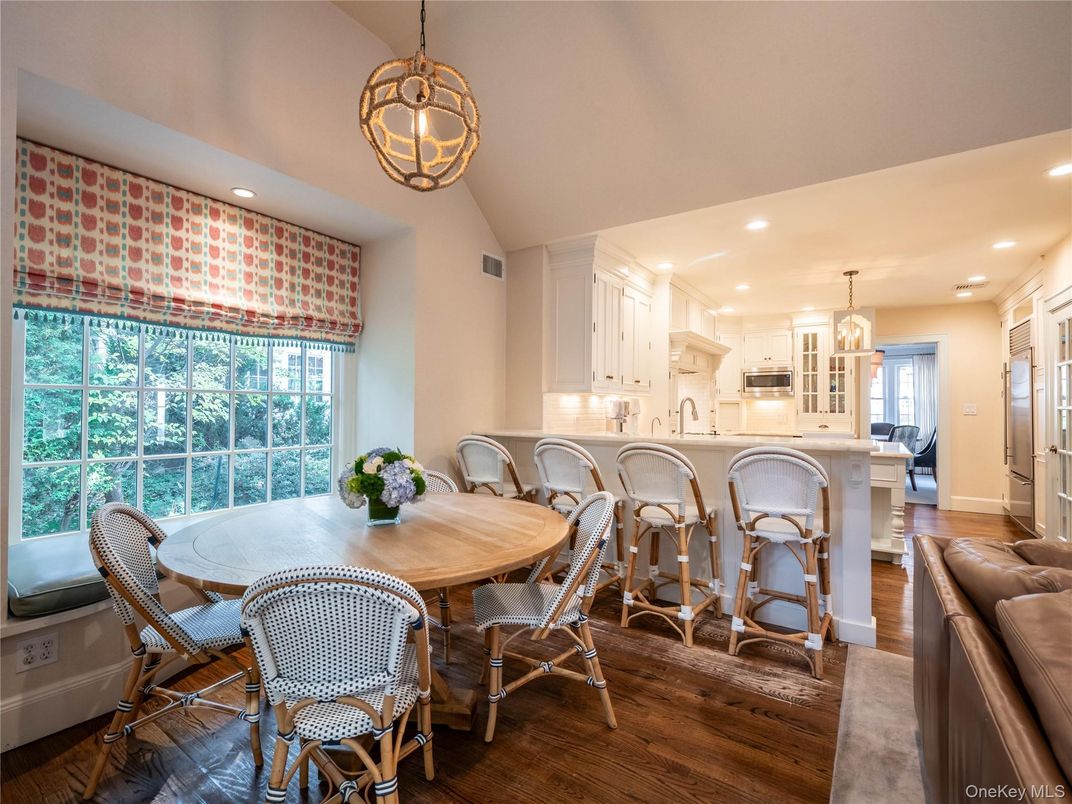Dining room, Interior, Kitchen, Pendant Lights, Recessed Lighting, Wood Texture Flooring