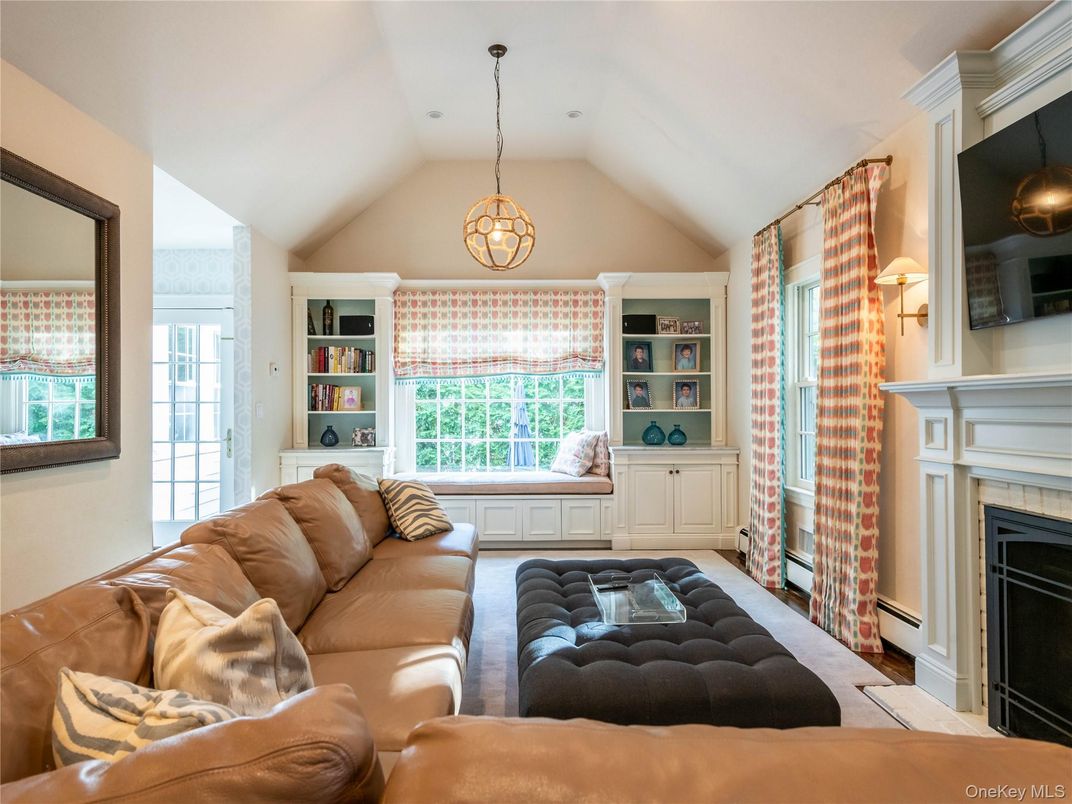 Fireplace, Interior, Living room, Pendant Lights